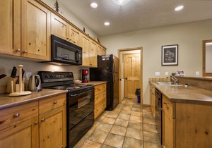 Ground floor 2 bedroom condo with easy access to ski runs