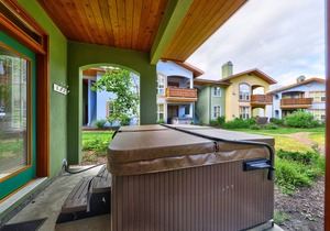 Ground floor 2 bedroom condo with easy access to ski runs