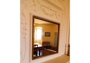 Ground-floor appartment in historic building enjoying a splendid view of Lake Trasimeno. Located in