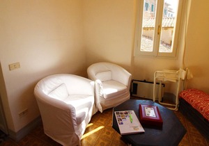 Ground-floor appartment in historic building enjoying a splendid view of Lake Trasimeno. Located in