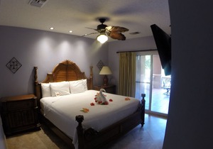 GROUND FLOOR AT INFINITY BAY, 2 Bedroom, 2 bathroom, Luxury Condo