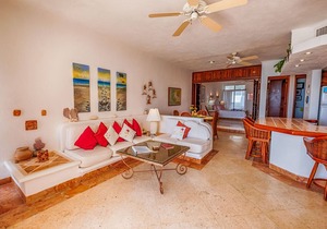 Ground-Floor Beachfront Condo with Pool, Patio & Concierge