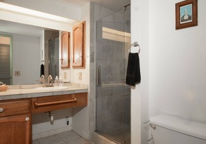 Ground-Floor Condo w/ Garden Patio & Shared Pool/Hot Tub/Tennis - Walk to Beach!