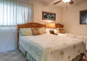 Ground-Floor Condo w/ Garden Patio & Shared Pool/Hot Tub/Tennis - Walk to Beach!