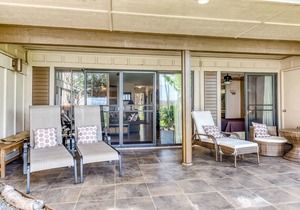 Ground-Floor Condo w/Ocean View, Lanai, Shared Pool/Hot Tub - Walk to Beach