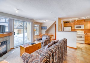 Ground-floor condo with fireplace & patio - walk or shuttle to ski lifts