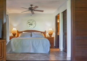 Ground-Floor, End Condo w/ Lanai, Shared Hot Tub/Pool/Tennis - Near the Beach!