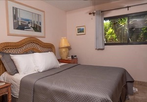 Ground-Floor, End Condo w/ Lanai, Shared Hot Tub/Pool/Tennis - Near the Beach!