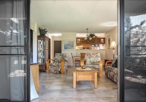 Ground-Floor, End Condo w/ Lanai, Shared Hot Tub/Pool/Tennis - Near the Beach!
