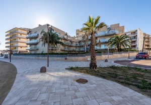Ground floor with private terrace, pool and parking