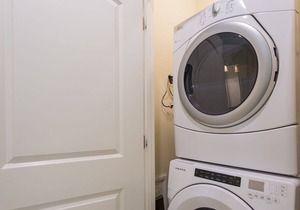 Groundfloor updated condo with nice decor! Pool and hot tub at complex! 1 block from beach!
