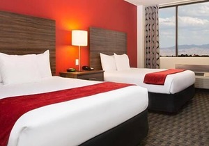 Group Vacation! 2 Modern Units, Casino, Pool, FREE Parking