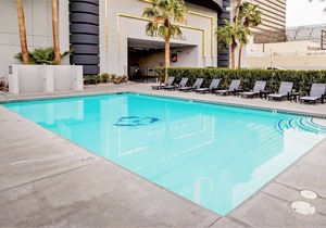 Group Vacation! 2 Modern Units, Casino, Pool, FREE Parking