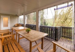 Gruppenhaus am Bach