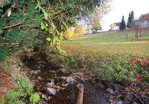Gruppenhaus am Bach