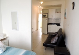 Guarujá, Praia das Pitangueiras, Flat with services, one block from the beach.