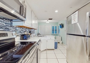 Gulf and beachfront condo w/marvelous views, shared pool and hot tub