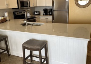 GULF FRONT. AMAZING VIEWS! 3 Pools! ON THE BEACH! Tiki BarnLOCATION