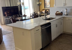 GULF FRONT. AMAZING VIEWS! 3 Pools! ON THE BEACH! Tiki BarnLOCATION