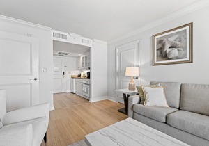 Gulf-front condo with pool, hot tub, central AC, view & on-site restaurants