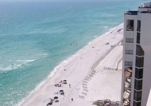 GULF FRONT with Amazing Views, 3 Pools,Tiki Bar! Zero entry beachfront pool!