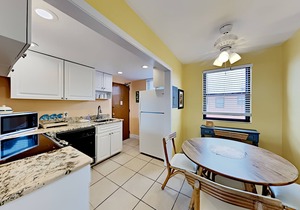 🏖️ Gulf Winds 3BR Condo — Updated Tile Floors & Room for Everyone