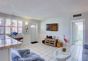🐚 Gulf Winds Ground-Floor Condo — Beachy Vibes & Easy Access
