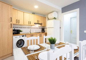 H2M Capuchinos French Balcon,parking,WiFi,Aircon