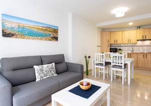 H2M Capuchinos French Balcon,parking,WiFi,Aircon