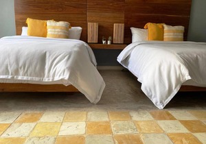 Habitación con 2 camas matrimoniales y alberca privada en el centro de Mérida.