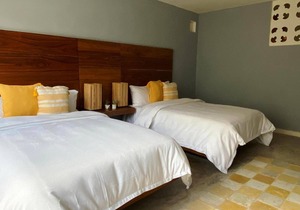 Habitación con 2 camas matrimoniales y alberca privada en el centro de Mérida.