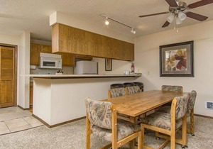 Habitat Condo 2 Bedroom Community Hot Tub & Easy Walk to Downtown Ketchum