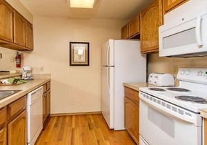 Habitat Condo 2 Bedroom Year-Round Hot Tub & Walk to Downtown Ketchum