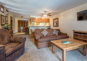 Habitat Condo - 2 Bedroom Walk to Downtown Ketchum & Year-Round Hot Tub