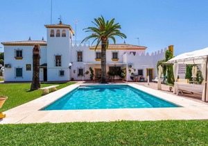 Hacienda el Corchuelo Marchena by Ruralidays