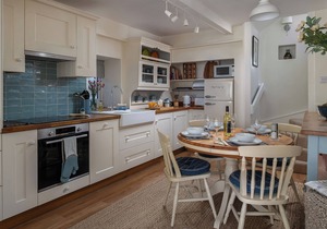 Hall Cottage, Baslow, near Chatsworth House, sleeps 4
