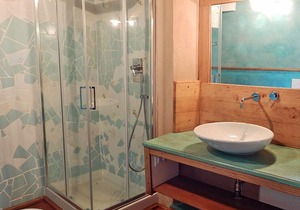 Halved: accommodation in old house of 700 in the valley of the river Santerno