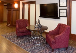 Hampton Inn Hartford Airport