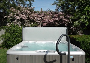 HAMPTONS RETREAT *POOL & HOT TUB*
