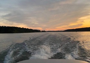 Handicap-Accessible Cabin Near Kirby Landing & Lake Greeson – Pet-Friendly