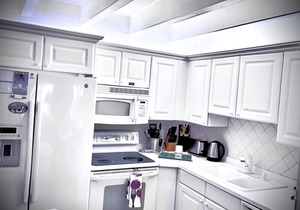 Harbour Lights Bayfront Condo. 5 minute walk to the Moorings beaches and shops.