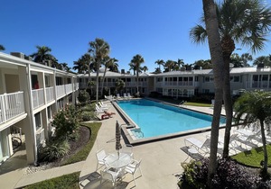 Harbour Lights Bayfront Condo. 5 minute walk to the Moorings beaches and shops.