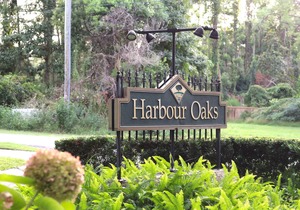 Harbour Oaks Condo Pool + Patio Walk to Pier Village
