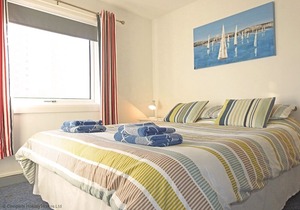 Harbour View 4 - an apartment that sleeps 8 guests in 4 bedrooms