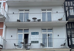 Harbourside 2 - Two Bedroom Apartment, Sleeps 5