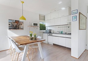 Haringvliet 11 is a cozy, light holiday home located in the front part of the North Sea Park.