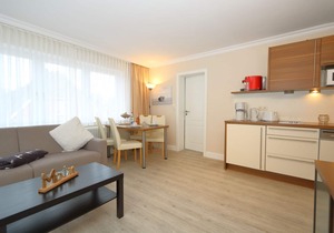 Haus Sarah 5 is located directly on the beach in the heart of Westerland. The beach crossing to Westerland's central beach is about 200 meters away. The house has 8 modern and comfortably furnished vacation apartments for.