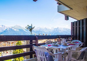 Hauts de Nendaz A F3 by Interhome