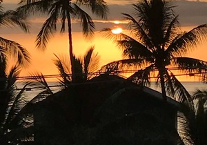 Hawaiian Family Hale at Gates Beach with a heated pool