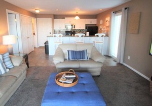 Hawks Nest Condo - Beutiful Lake View! Walk in - no steps! - 2 Full Beds - Best Price & Location!